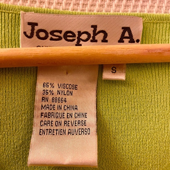 Joseph A. Lime Green V-Neck 3/4 Sleeve Knit Top with Colorful Beaded Tassel Hem - Picture 3 of 4